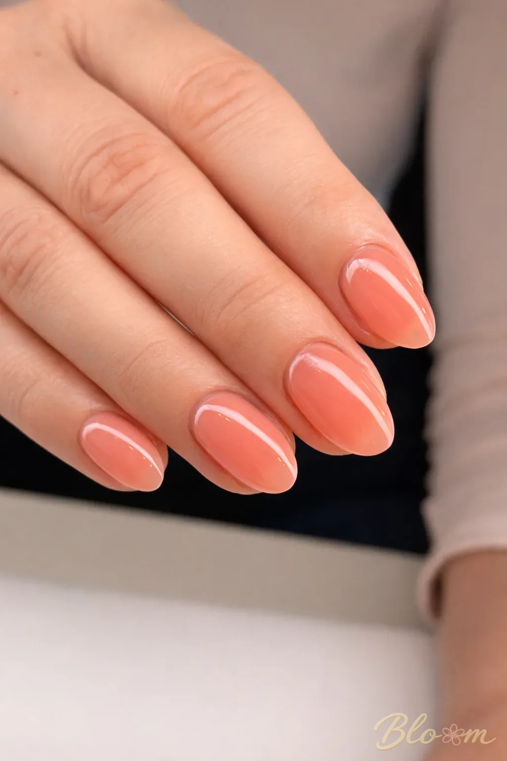 Elegantní nude gelové nehty